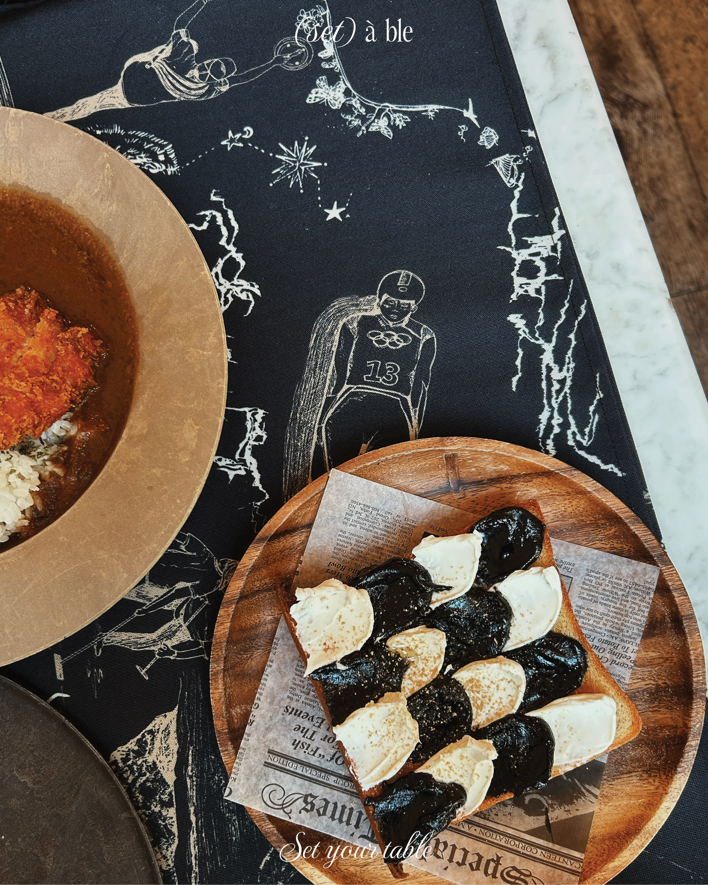 Après All Day Black Table Runner