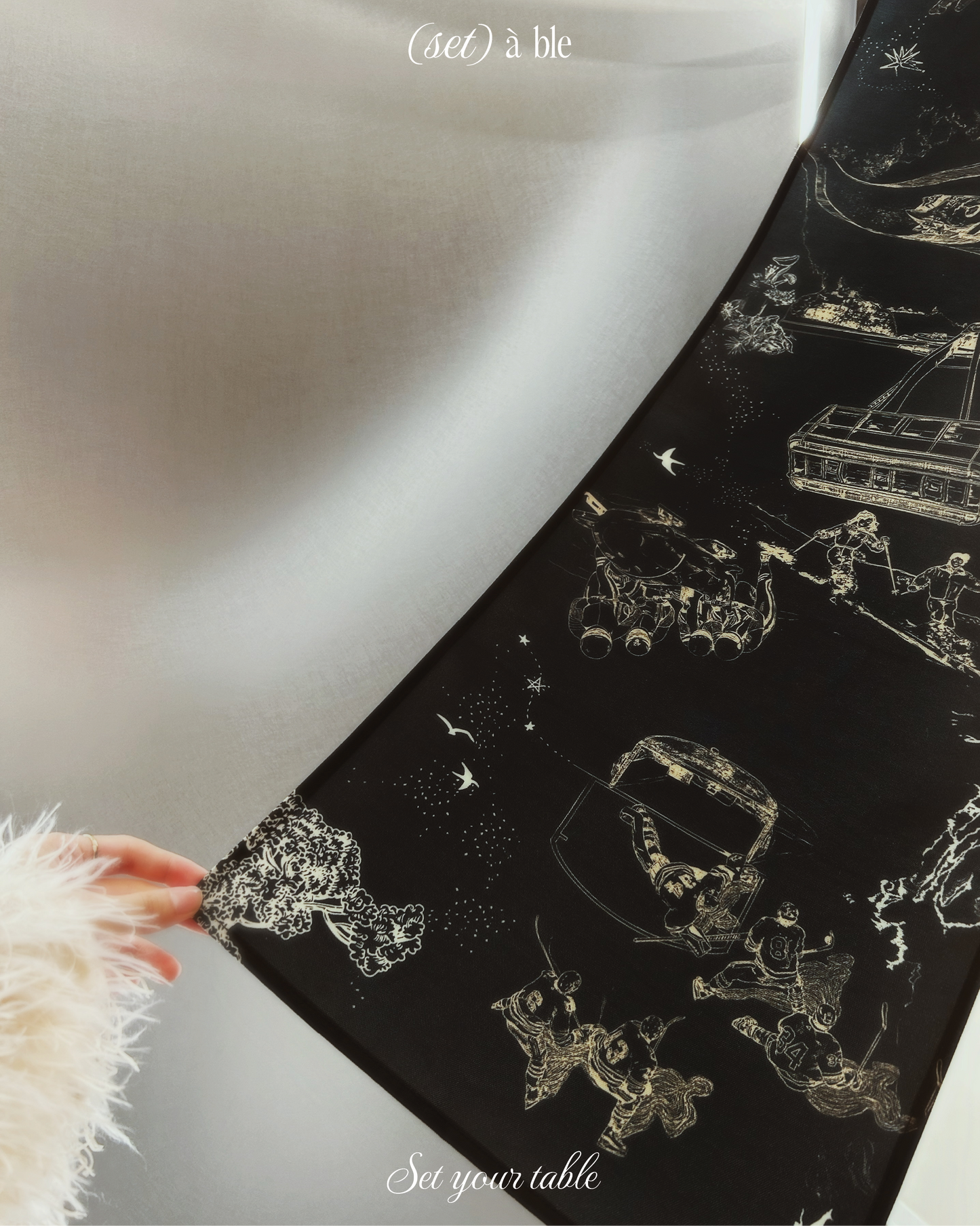 Après All Day Black Table Runner